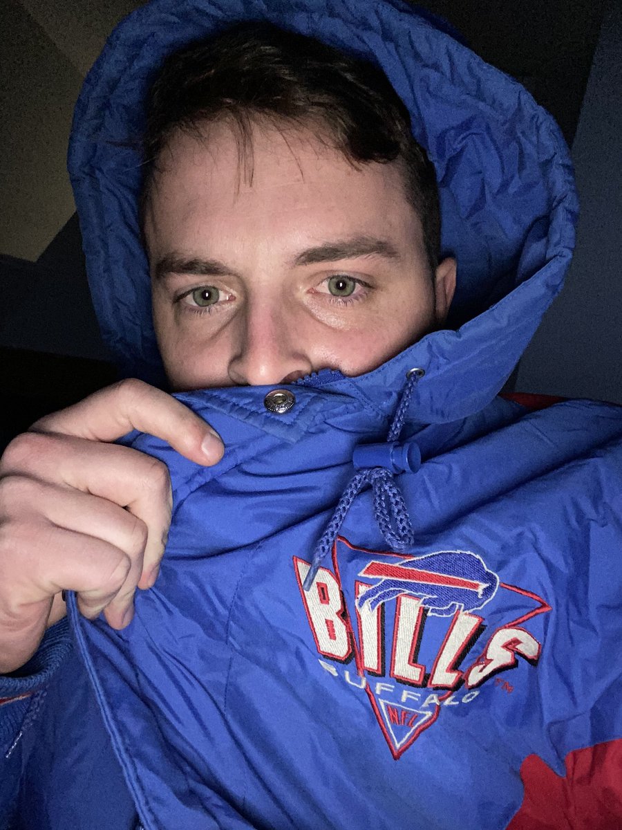 Mita_Cheetah's tweet photo. Alright. Bills puffer is #ON. Time to EAT #BillsMafia #FanSinceBirth https://t.co/LNvo0zYLNk