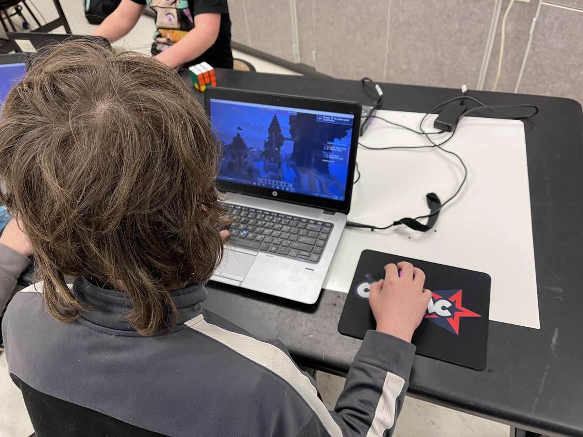 MinecraftCompMc's tweet image. Huge shoutout to the Chimacum school kids representing with their brand new CompMC mouse pads! 🚀

Best of luck to the Chimacum B team as they head into their playoff final 👀

#LGG #minecraft #esports #esportsedu