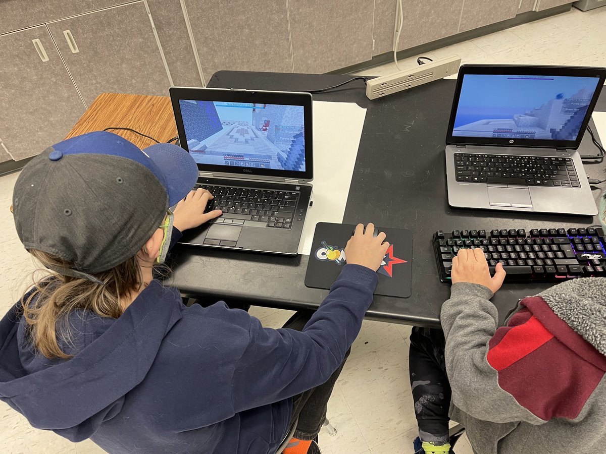 MinecraftCompMc's tweet image. Huge shoutout to the Chimacum school kids representing with their brand new CompMC mouse pads! 🚀

Best of luck to the Chimacum B team as they head into their playoff final 👀

#LGG #minecraft #esports #esportsedu