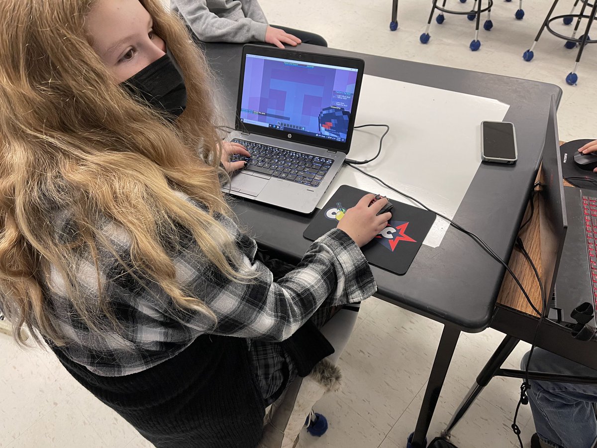 MinecraftCompMc's tweet image. Huge shoutout to the Chimacum school kids representing with their brand new CompMC mouse pads! 🚀

Best of luck to the Chimacum B team as they head into their playoff final 👀

#LGG #minecraft #esports #esportsedu