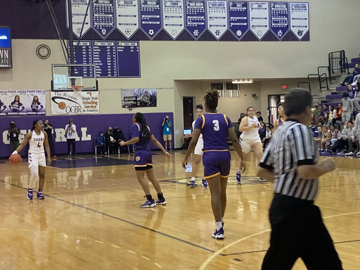 Tigers down in second quarter by 2 vs.  montrevere.      Let’s Go!!!

#PlsdProud #weReady #centralelite #DoTheWork #HowYaLivin