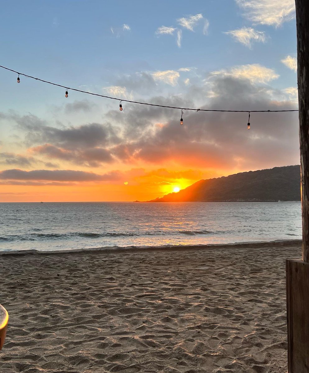 j_medina37's tweet photo. #sabado #amigos #sabadoAdictivo @memoadictivo #DavidContreras #sunsets #Mazatlan en @la_mztleca Biennn Agusto👊👊saludos a todos!! #felizfindesemana https://t.co/N7203WSEmk