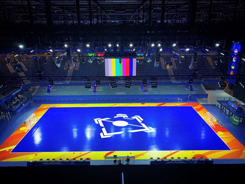 UEFAFutsal's tweet photo. REVEALED: Mondo pitch for #FutsalEURO in the Netherlands, which features a special orange perimeter as a tribute to hosts @OranjeFutsal 🇳🇱 https://t.co/4cMNnLw9j6