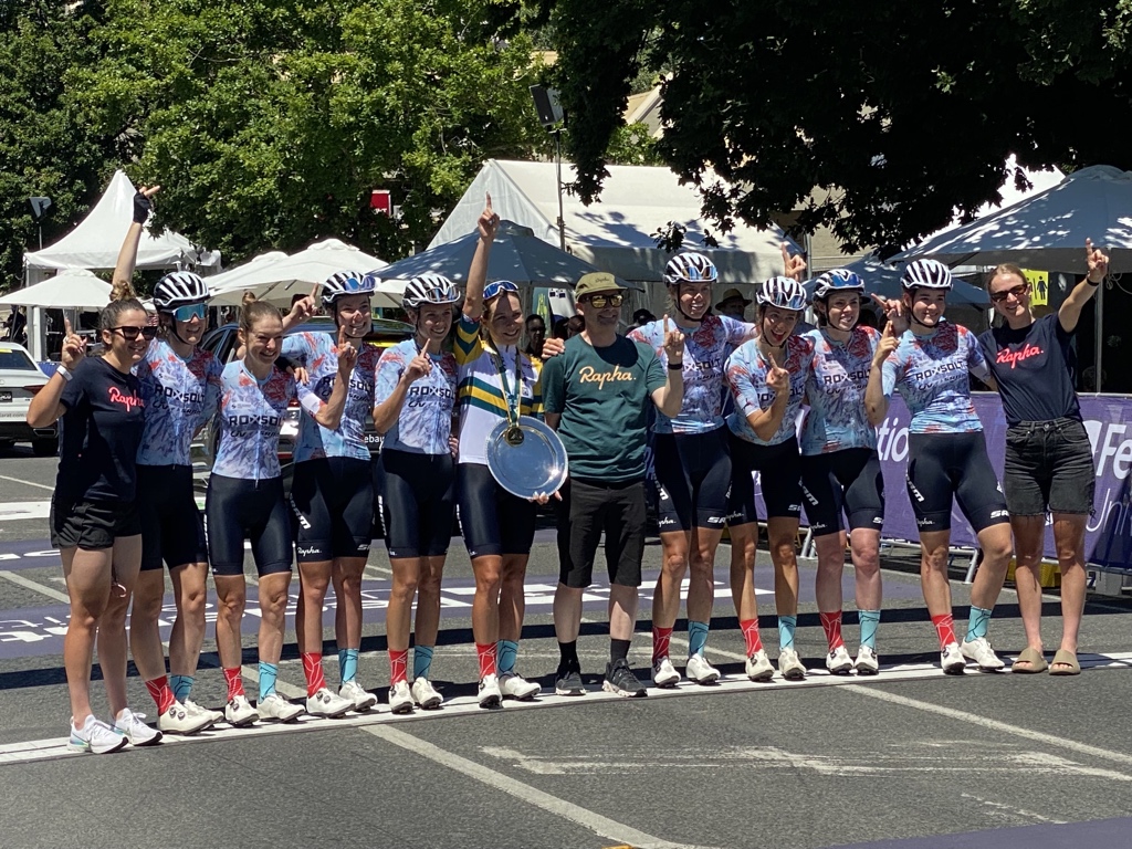 MelbourneJulie's tweet photo. A very happy @RoxsoltLivSRAM team after the #WomensRR #RoadNats22
Congrats @frain_nicole #aussiechamp https://t.co/hlPIPxYkYw