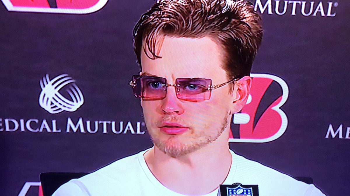 EvanMillward's tweet photo. Are those rose colored glasses, @JoeyB? Symbolism? I dig it. @bengals #RuleTheJungle #RulethePlayoffs https://t.co/at26UjXxTM