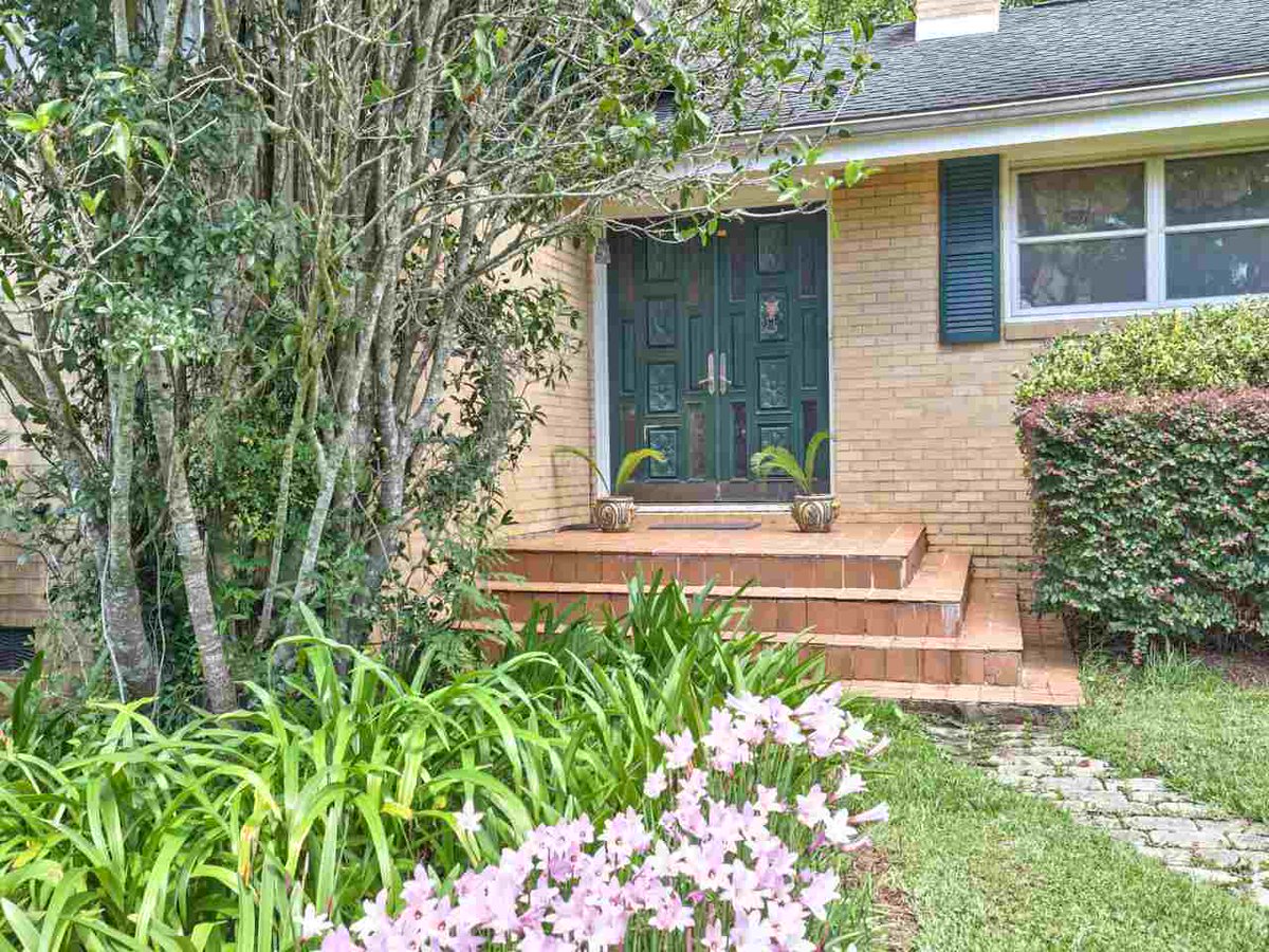 See what this home has to offer! Contact me for a showing today. #homesforsale #realestate  cpix.me/l/136879037