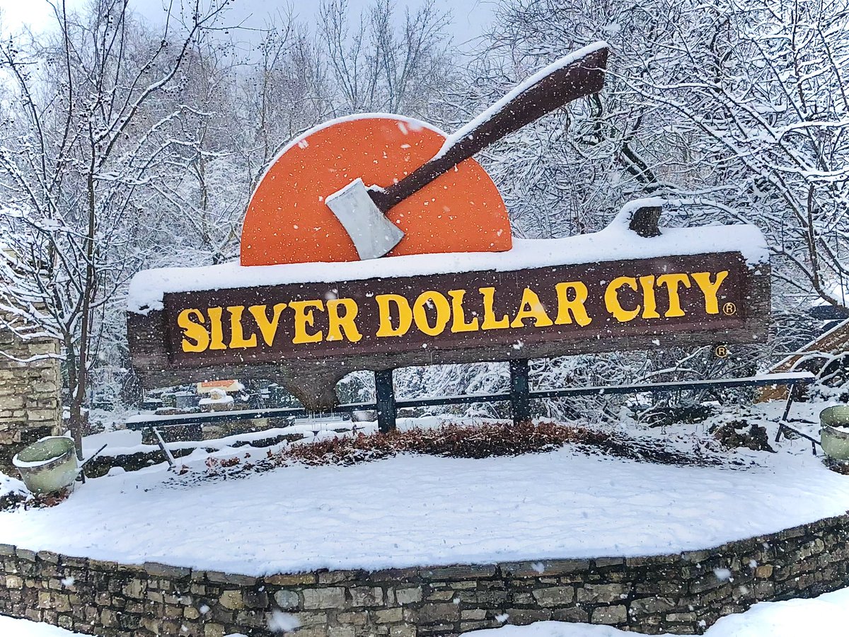SDCAttractions's tweet photo. Due to inclement weather, these pictures are beautiful. ❄️ https://t.co/BAu8lDBi68