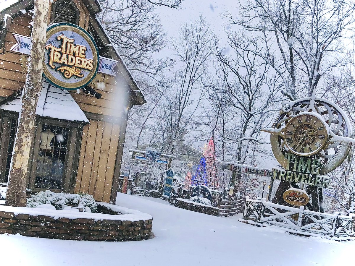SDCAttractions's tweet photo. Due to inclement weather, these pictures are beautiful. ❄️ https://t.co/BAu8lDBi68