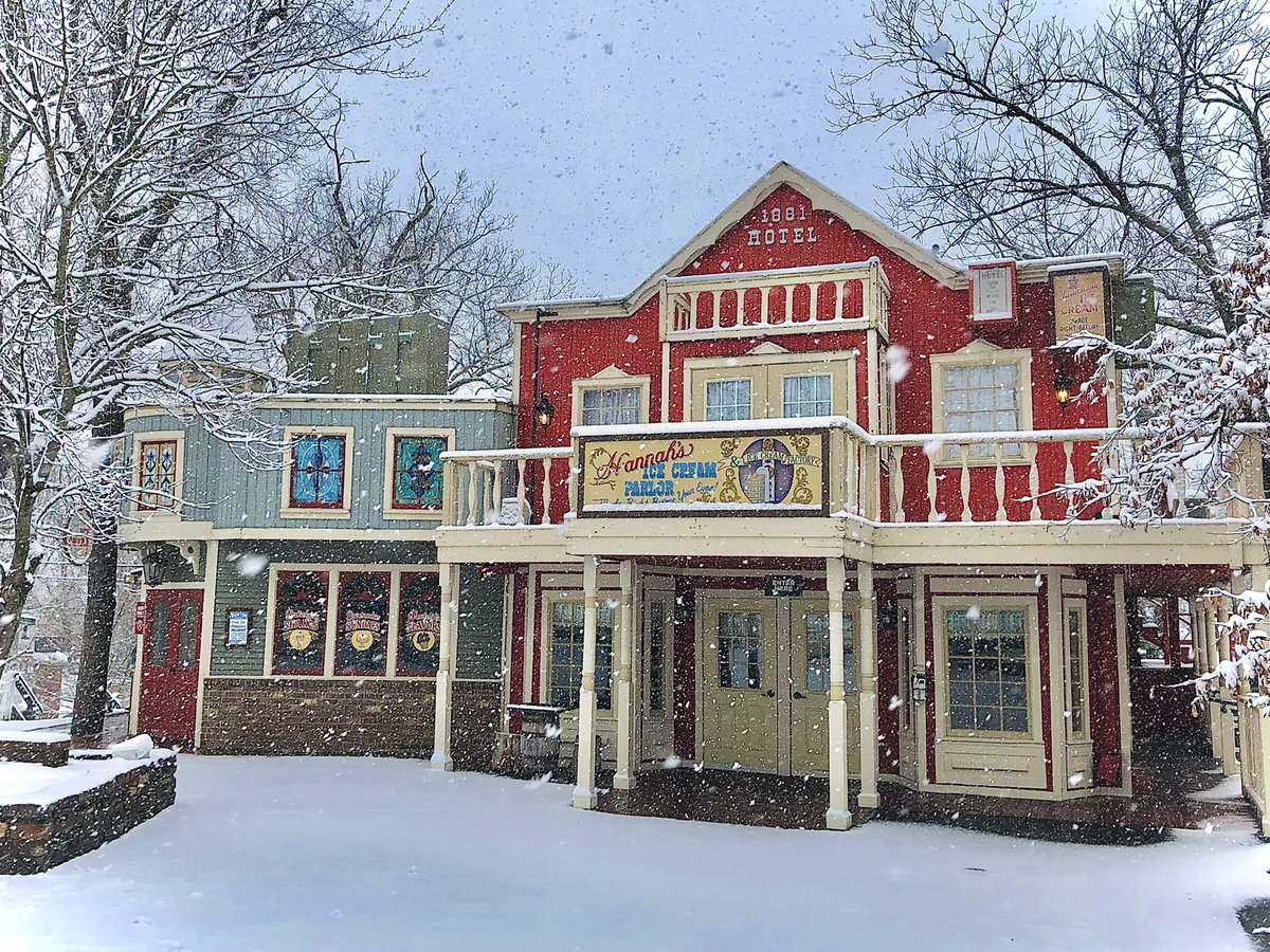 SDCAttractions's tweet photo. Due to inclement weather, these pictures are beautiful. ❄️ https://t.co/BAu8lDBi68