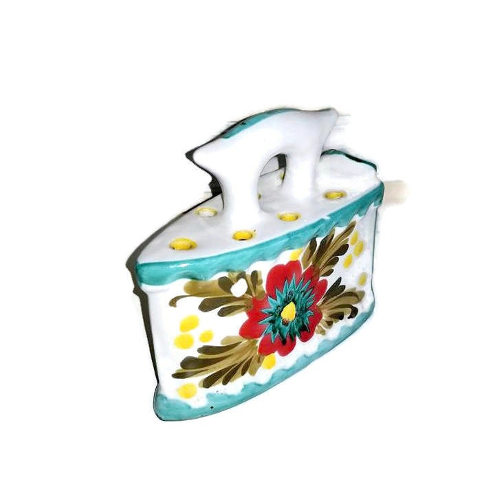 JunkYardBlonde's tweet photo. Vintage Pottery Flower Frog Iron, Made in Italy, 1960s https://t.co/xIcisTBi7q #JunkYardBlonde #Etsysellsvintage #Gotvintage #FlowerFrog https://t.co/l8wSy6cEa8