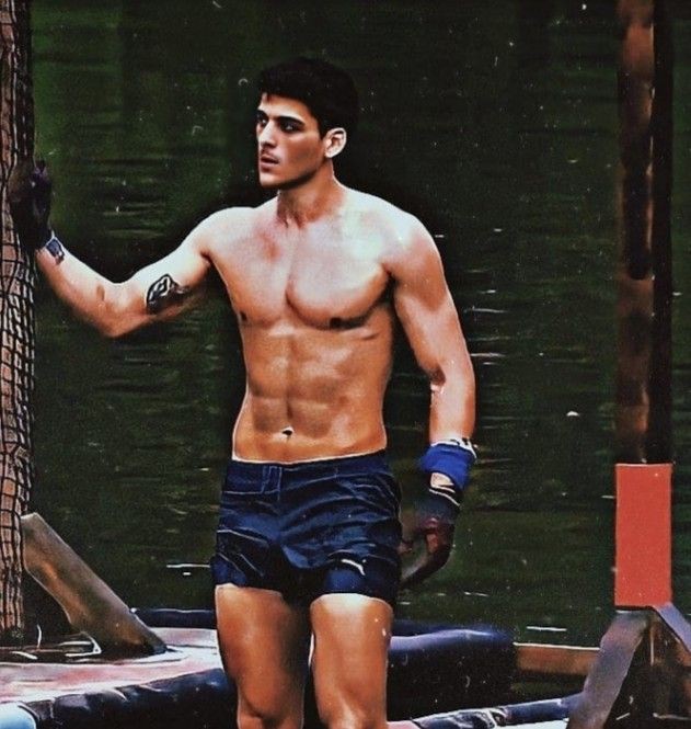 SEN BAMBAŞKA Bİ MEVZUSUN ABİİ 
#survivor2022allstar