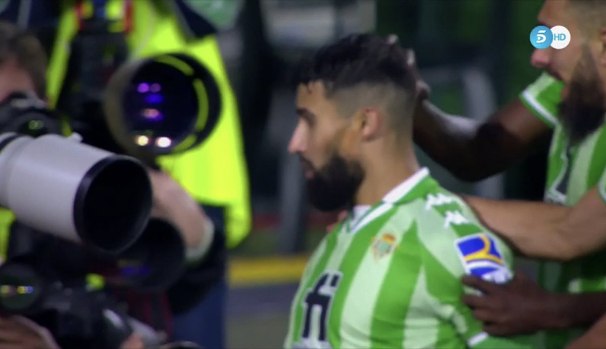 IM-pre-SIO-nan-TE el gol olímpico que acaba de meter Fekir para el Betis.

#betissevilla