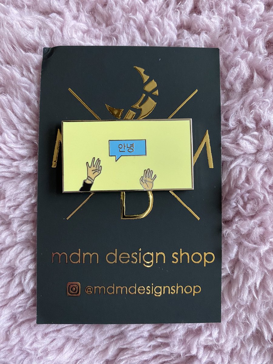 MichelleGoesON7's tweet photo. Pinuary Day 15: Funny Pin

Oh I have so many that make me laugh &amp; smile all the time! Here’s just a few. 
Squirrel Locked in a Garden: @MoongiPins 
Turtle Boys: @t_goldensisters 
Jump and Pose: (IG) mdmdesignshop 
Maknae Kiss: @kokomoonie https://t.co/S0su97yc2W