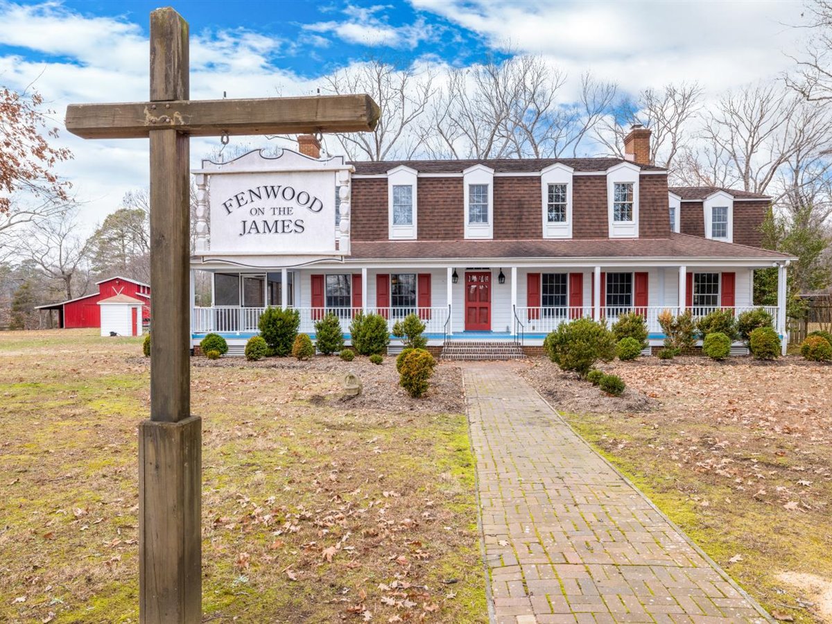ReneScott13's tweet photo. 12831 Sturgeion Point Rd - #CharlesCity #Justlisted #jamesriver #realestatephotographer https://t.co/AqrA2z0mjF