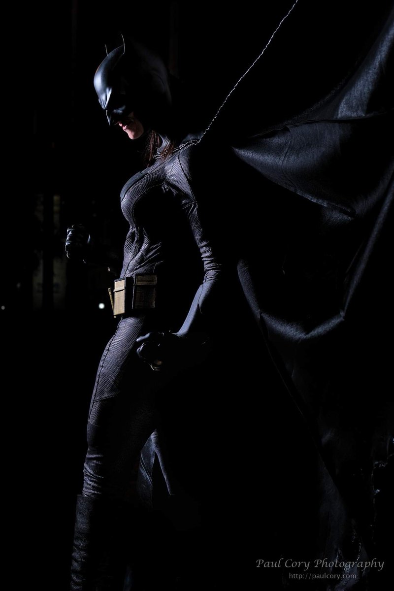 JColtonCosplay's tweet photo. “The fear. They can smell it.”
📷 paulcoryphotography . 🔥🦇!
Batman cowl, suit, gauntlets made by jcurtisatelier
Cape made by me and @mmcogan
Boots by @FlyLondonNYC
#batman #batfleckcosplay #batmancosplayer #batmancosplay #batmancostume #cosplaybabe #cosplayer https://t.co/UUGme5Jcsn