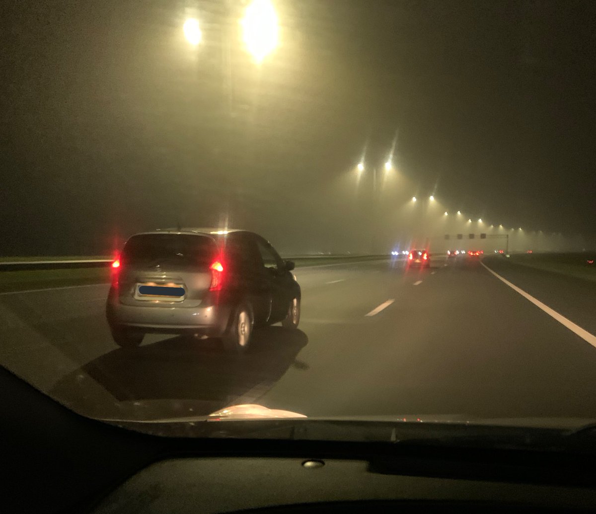 NissanNoteSpot's tweet photo. Shiny Note on a foggy night! #NotePatrol #SaturdayNightNote https://t.co/6tGLdB5c00