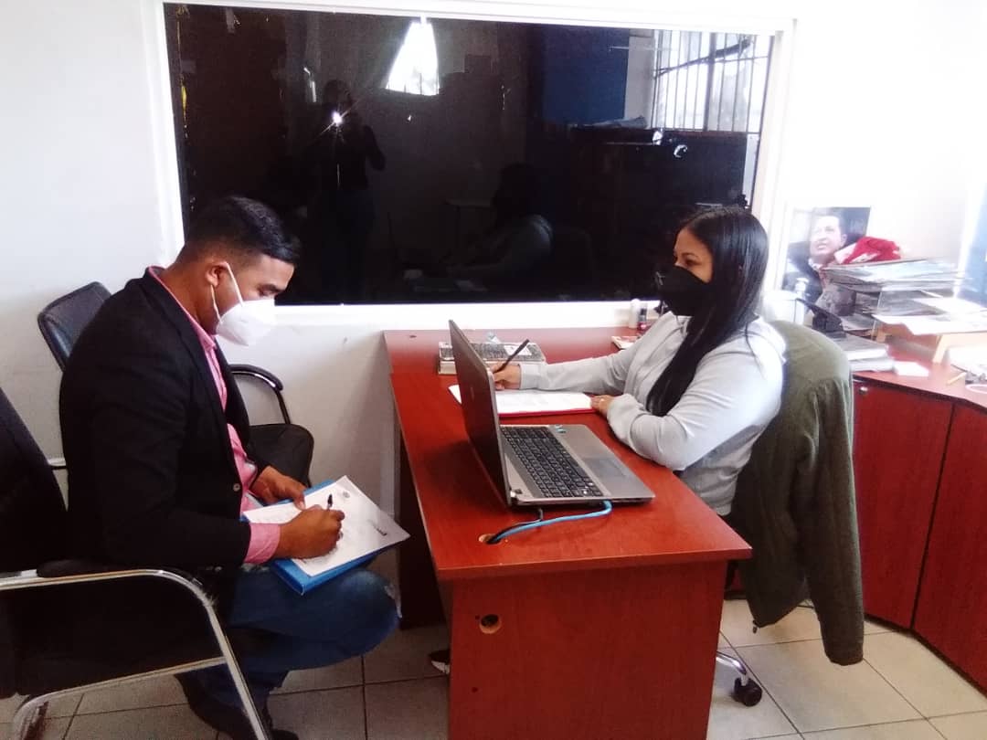 defensoria_bol's tweet photo. Defensoría del Pueblo sub sede Puerto Ordaz realizó visita a la oficina del SAIME San Félix, con el objetivo de conocer el cronograma de atención dirigida a la población #Guayanesa 
@aruizddp 
@ZoraiseR 
@MariaReyesOrtiz 
@Defensoria_Vzla 
@DGACDDP https://t.co/ecFcbERAH6