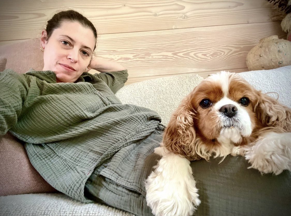 GoodGirlZelda's tweet photo. Relaxin’ with my beautiful mommy! 🥰
@IamLaurenMiller @SethRogen @WeAreHFC @PointGrey @HousePlantCo #ZeldaFace #DogsofHFC #DogsofPointGrey #DogsofHousePlant https://t.co/6l46ktgW1N