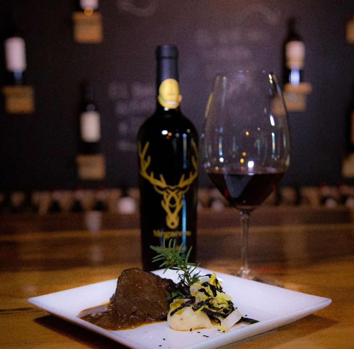 We’re still deciding on what to do this weekend:
🍣 Fresh sushi lunch 
🍷 Relaxing evening with a glass of wine