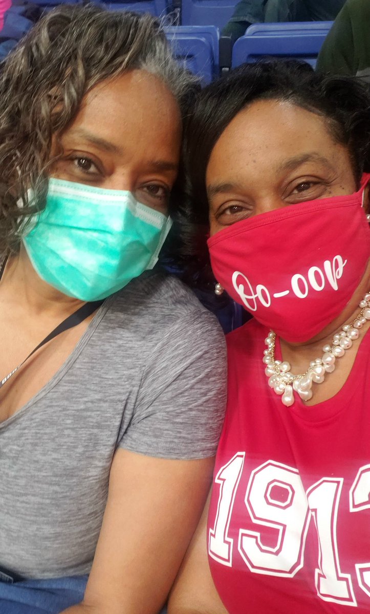 ELynne_VA's tweet photo. Wearing masks so that @LongwoodWBB and @LongwoodMBB can continue to #BallinTheHall this season! #LetsGoWood #WeLoveLongwoodBasketball https://t.co/duPib2hYSZ