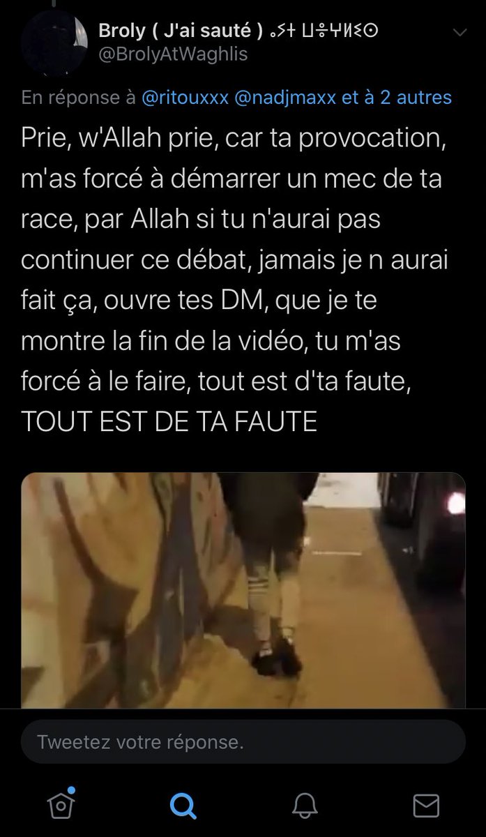 @Waghlisou Un mec de quoi ?????Et en plus tu ose te la ramener avec un commentaire pareil et oser rejeter la faute sur les autres ?