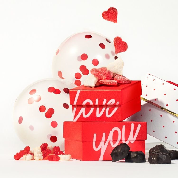 CypressSweets's tweet photo. Valentine’s Day Gift Ideas Loading… #candycandycandy #flowers #jewelry #alwaysalbanese #cypresssweets https://t.co/XfdMlgiGbS