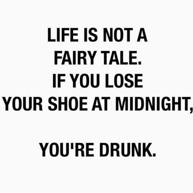 Talina62751098's tweet photo. You all make it home with both shoes last night? 🤪🤣🤣 #FridayNightProblems #whiteyynation https://t.co/Zvb06Vu9q1