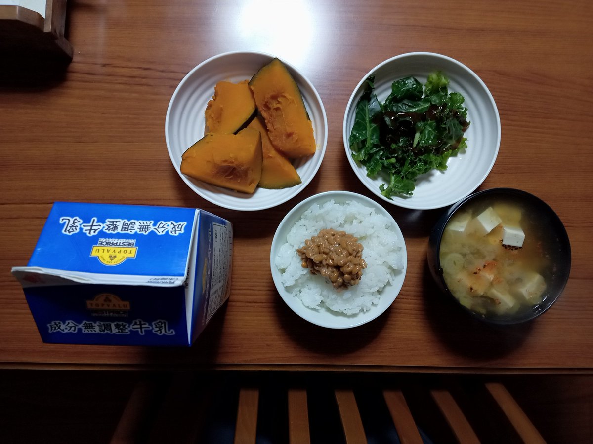 寝落ちや疲れ等による投稿遅れですが、昨日も仕事でした。 当日の & は3食共に撮った画像のみで恐縮ですけど、1枚目から順に となります。