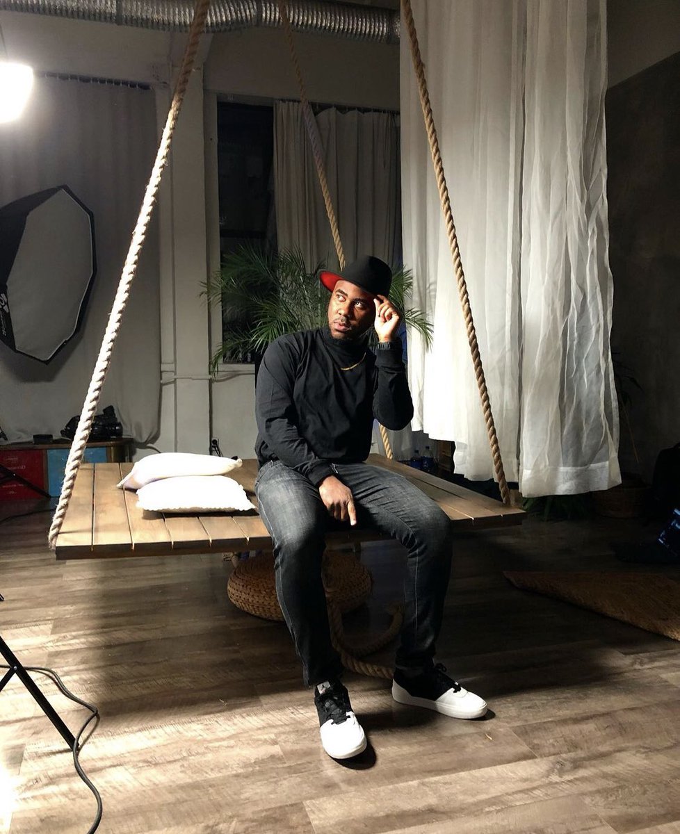 EfzoBeats's tweet photo. I dey enter your eyeβ¦π
oya shoot your shot,
nor go dull am β¦π
or you wan play with grace?π
#efzo #Naija #Ghanaians #wale #Brainjotter #LiquoroseTheBigFish https://t.co/qU8qHyGGaK
