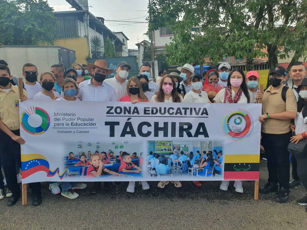 Berzabethg1's tweet photo. Participación de la @ZonaEducTachira en la 57' edición de la feria gigante de América, nuestra feria internacional de San Sebastián 2022. @NicolasMaduro @FreddyBernal @_LaAvanzadora @MPPEDUCACION @DGSEMPPE @supervisionZET1 @charlychaves @KaremDeBernal https://t.co/ZUoYVevRv9