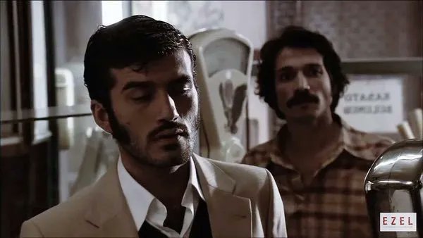 'Öyle değil işte kardeş.. Düşman kör nişancıdır da, dost bilir nereden vuracağını.' 

- Ezel