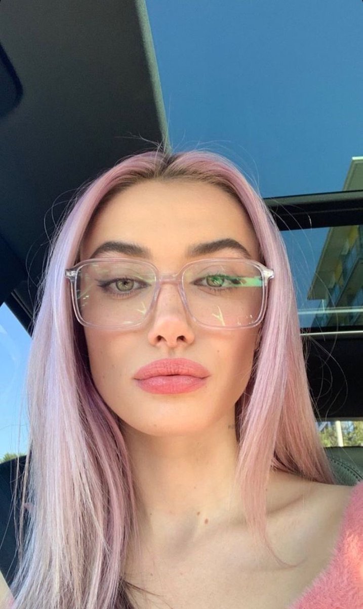 acerbi_leticia's tweet image. PLOT SASUSAKU -What is your problem? 

Onde Sakura uma estudante de medicina acaba tendo que enfrentar vários problemas devido seu mais novo vizinho babaca. 

Ou 

Onde as duas da manhã Sakura se vê irritada batendo na porta do vizinho na tentativa dele parar com o barulho alto.