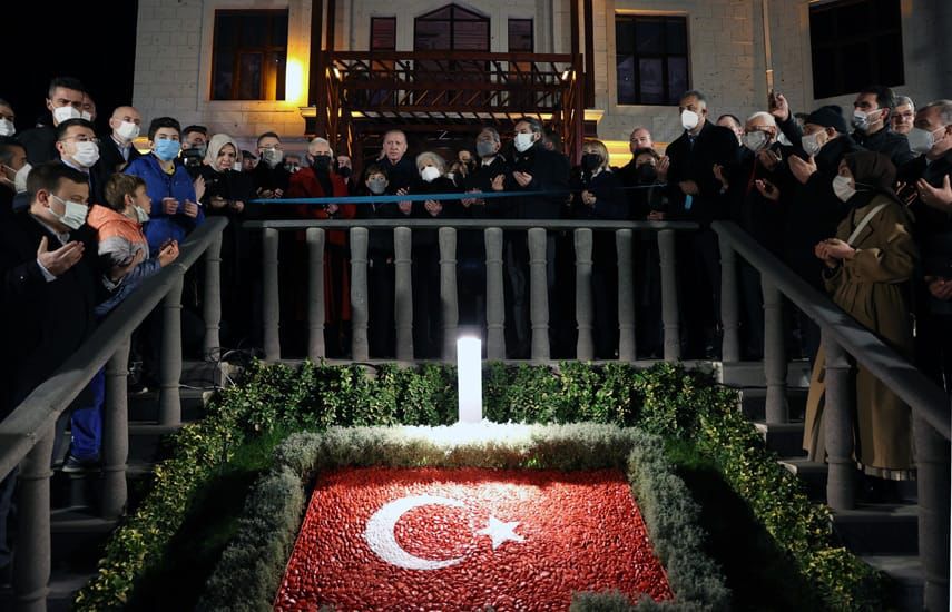 suleymansoylu's tweet photo. İşkencelerden yorulan Menderes’in, 
“Çine Çayı'nın kenarında, söğütün altını özlüyorum.” dediği yere, Cumhurbaşkanımız Sn. @RTErdogan'ın talimatıyla kurulan Adnan Menderes Müzesi'nin açılışını gerçekleştirdik.

Tarih, düzeliyor...
Sayın Cumhurbaşkanımıza minnettar ve müteşekkiriz https://t.co/fp2wBVnSzO