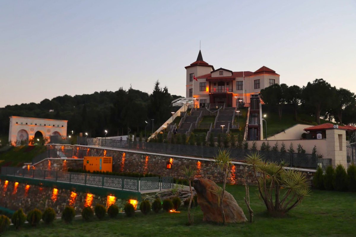 İşkencelerden yorulan Menderes’in, 
“Çine Çayı'nın kenarında, söğütün altını özlüyorum.” dediği yere, Cumhurbaşkanımız Sn. <a href="/RTErdogan/">Recep Tayyip Erdoğan</a>'ın talimatıyla kurulan Adnan Menderes Müzesi'nin açılışını gerçekleştirdik.

Tarih, düzeliyor...
Sayın Cumhurbaşkanımıza minnettar ve müteşekkiriz