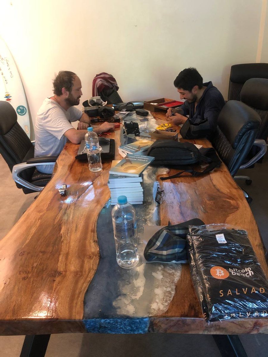 mos_pueblo's tweet image. Here a shout-out to @Bitcoinbeach&apos;s Hope House for letting us crash their place to do some makery

We arrived here with a new friend we just met and he promptly recognized the camaraderie within bitcoin occurrence: Without hesitation Salim started helping us

This is the way :)