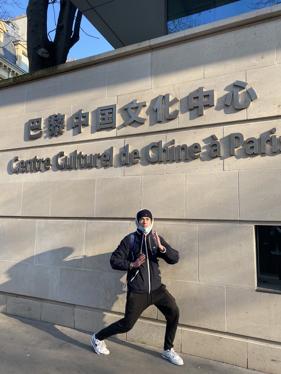 Candicedickcome's tweet photo. Un touriste me fait visiter sa culture #actedechange #supersympa #chine #leschinoissontsupersympas https://t.co/q6V5eI1WWp