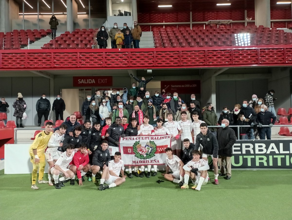 Que suerte tiene este Club de que gente como vosotros defienda su escudo. Que orgullo de familia y de familias!  GRACIAS ❤️🍍❤️🍍