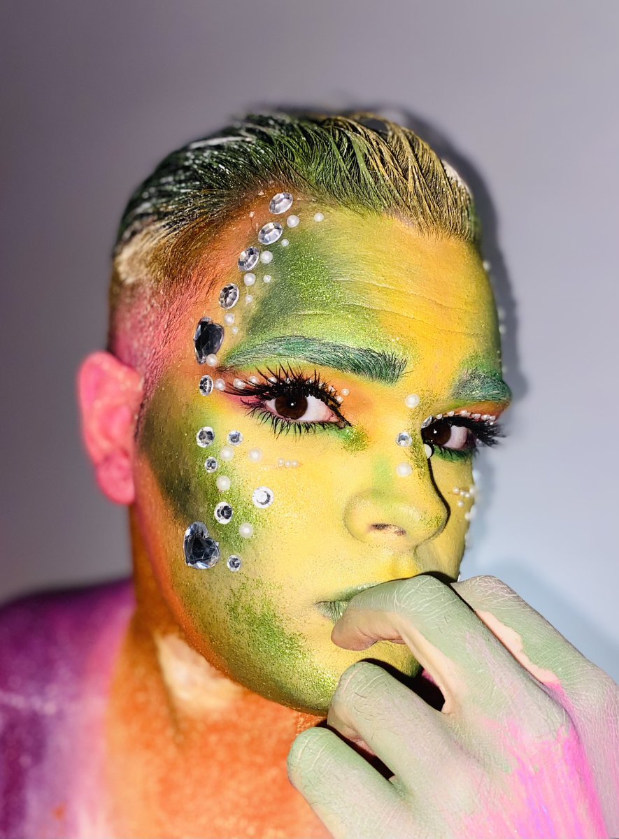 raulherrerooc's tweet photo. Vuelta a la fantasía ❤️🤪@krashkosmetics  @AlvaroKruse @GotyMakeUp #krashkosmetics. https://t.co/k6sKq4xAWd