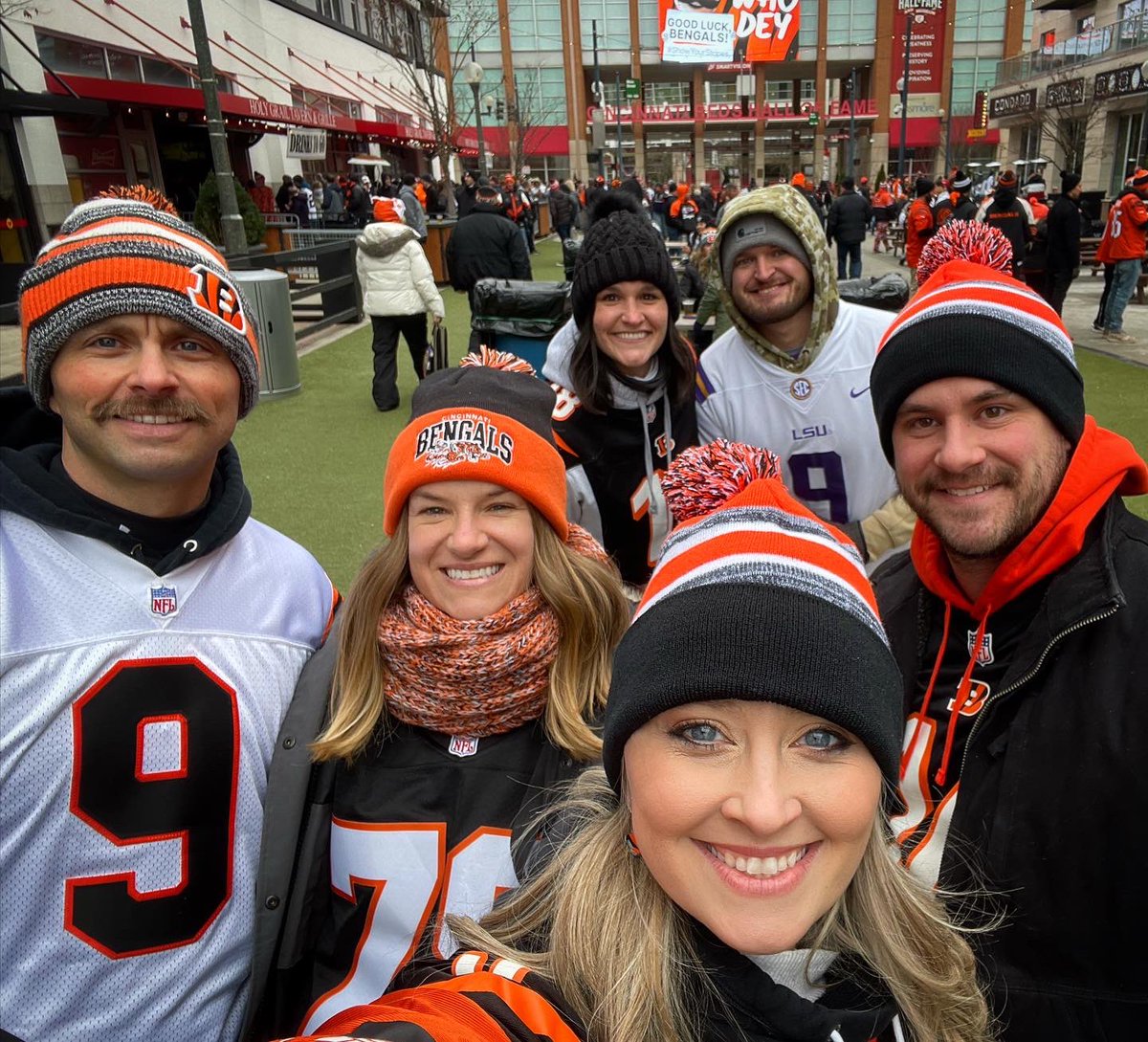 mrsmcgingrade3's tweet photo. #WhoDey #RuleTheJungle #RuleThePlayoffs #bengals #playoffs #family https://t.co/A0HZxz5bmw