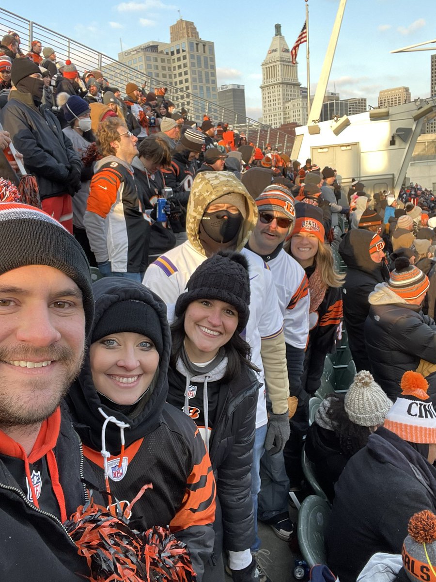 mrsmcgingrade3's tweet photo. #WhoDey #RuleTheJungle #RuleThePlayoffs #bengals #playoffs #family https://t.co/A0HZxz5bmw