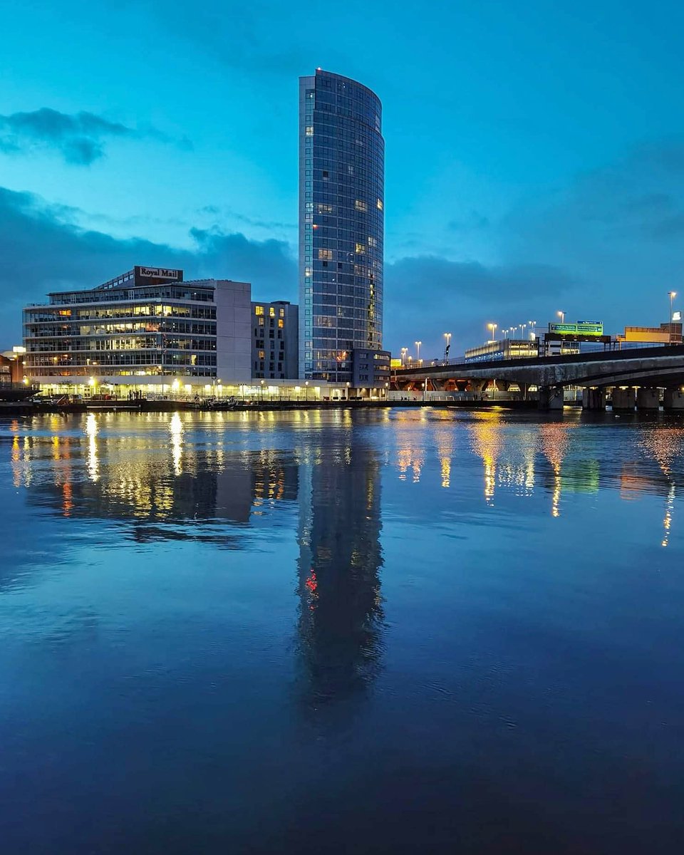 CryptoTemptress's tweet photo. Some nice evening reflection from #belfast and the river Lagan #NorthernIreland https://t.co/GvtduMW4zt