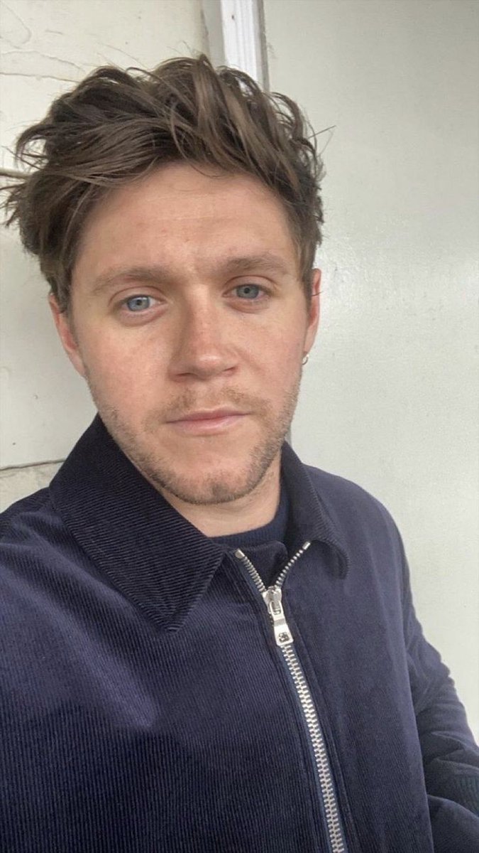 peopIesvck's tweet photo. hola por aquí también. soy andy de España y tengo 20 años. niall me regaló small talk. leed mi carrd antes de seguirme porfa.
besitos para todos muak
#integracionNH https://t.co/t9PYo6oq1n