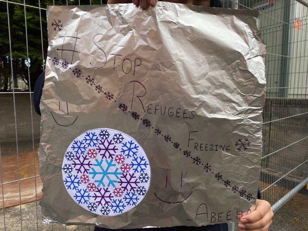 natmanrocks's tweet photo. Students from @PresSSWarrenmt supporting the #StopRefugeesFreezing campaign where thousands of people find themselves in a humanitarian crisis at the border of the EU and Belarus, seeking safety. @AmnestyIreland https://t.co/7expz4527a