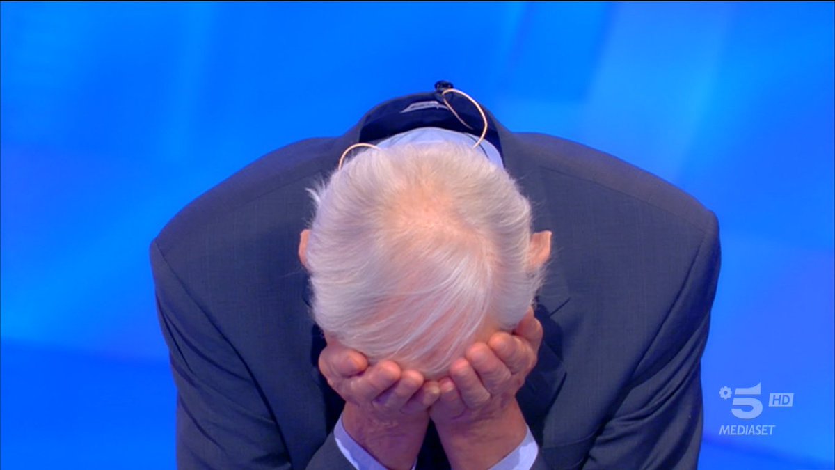 fabriziomico's tweet photo. Tenero il signor Guido che timidamente si nasconde dopo che ha riconosciuto la signora Clara... #Cepostaperte https://t.co/M1s1VOSo13