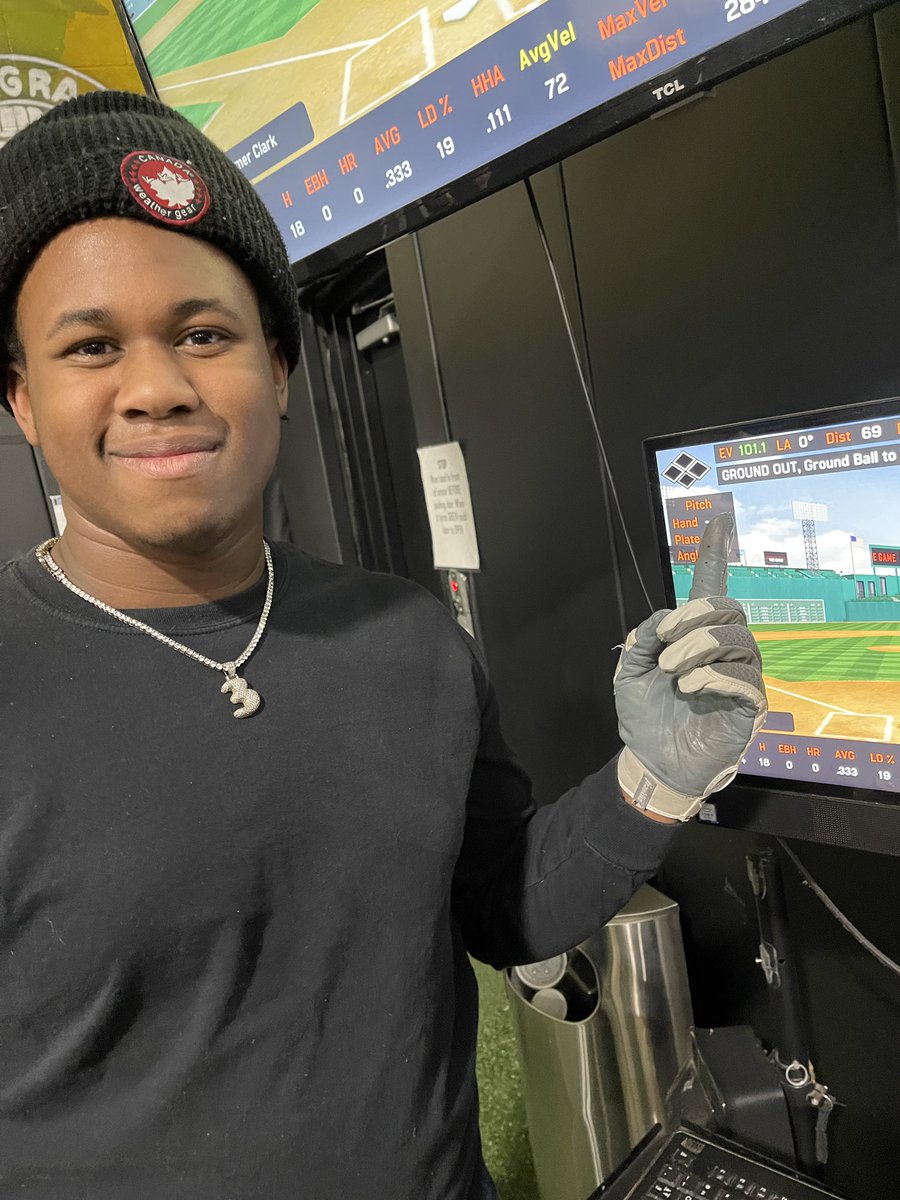 booker_braylon's tweet photo. Braylon Booker🙋🏽‍♂️
Class of 2024🎓
6'0 245lb 💪🏾
101 max exit velocity 75-80Infield velocity 🏎
Boyle County High school 3.1 GPA 🧠
3RD/OF 
#BaseBall https://t.co/gUOQRFoBoY