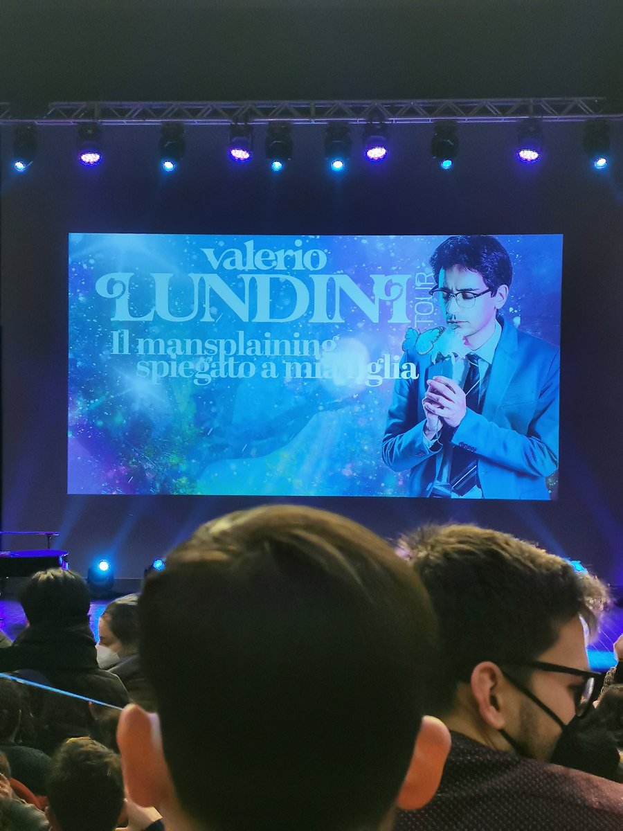 Hapu's tweet photo. Ahò ma chi se l'aspettava @valeriolundini così cattolico?! Na delusione. https://t.co/yxP9JDqn85