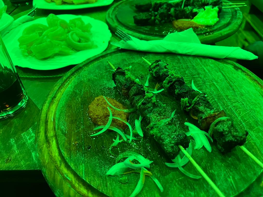 SaddickAdams's tweet photo. 🇨🇲 CUISINE CHECK 

So I tried Miondo tonight with @UsherKomugisha courtesy @simon_lyonga. Made from cassava. 

Basically like sliced fufu. Try it next time you're in 🇨🇲. Super meal👌. Except the hot 🌶 😝
 
#AFCON2021 https://t.co/bu700RC7R9