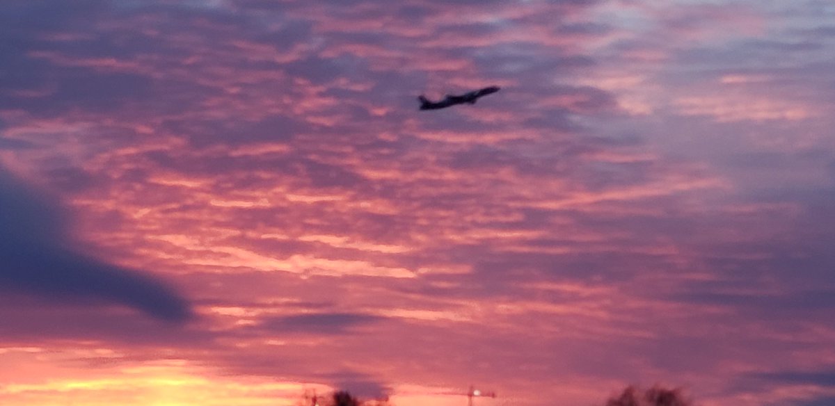 iFly4FunToo's tweet photo. AS Flt 1002 off into the sunset! DCA-SFO What a view from the wing @AlaskaAir #MVPGOLD100K #ViewFromTheWing https://t.co/l77e7Gm3SD