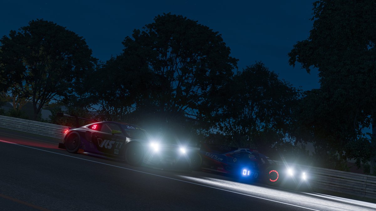 PorscheRaces's tweet photo. #LeMansVirtual - Darkness has fallen over the Circuit des 24 Heures. The @LeMansVirtual 24h race is in between a decisive phase, and the night-time atmosphere offers very special images...
#PorscheEsportsTeam #NeverNotRacingReloaded #WEC https://t.co/O8BdGF009j