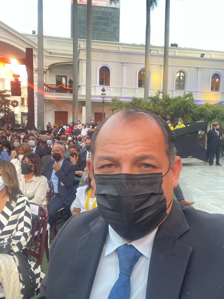 hugbelpsuv's tweet photo. Los diputados de la Patria acompañamos a nuestro Presidente @NicolasMaduro en su Mensaje Anual a la Nación en el Palacio Federal Legislativo este #15Ene https://t.co/DPS2vgNoAo